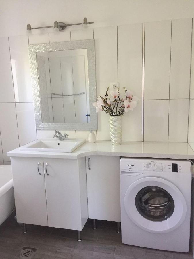 Flair Apartmanhaz Eger Buitenkant foto